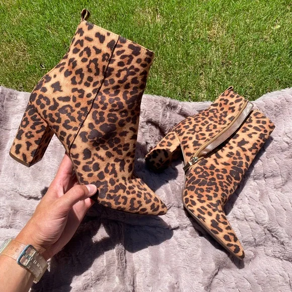 Heeled Booties Cheetah Print, Size 10 - Picture 1 of 8